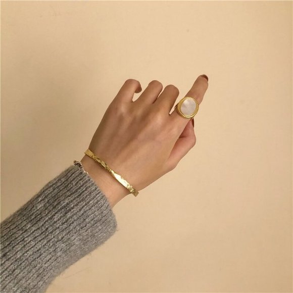 *925 Sterling Silver Oval Shell Adjustable Ring - Picture 4 of 12